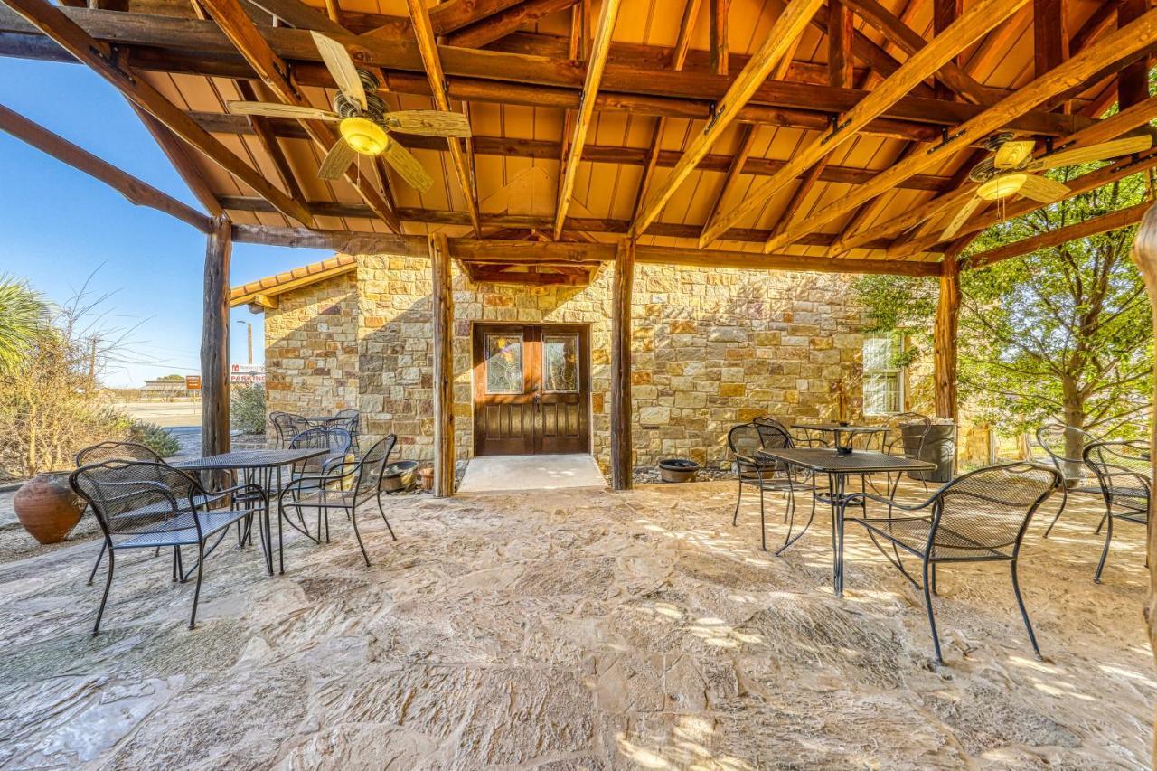 فندق فريدريكسبيرغفي  The Olive @ Mendelbaum Winery Guest Cabins المظهر الخارجي الصورة